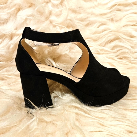 Dress shoes - Picture 1 of 7